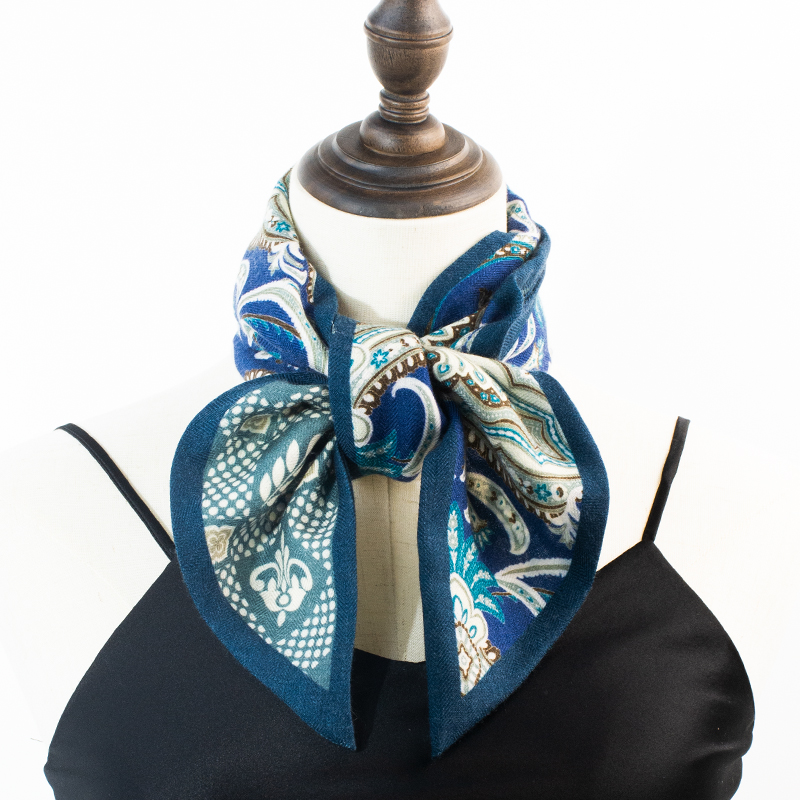 Lenço Feminino Reversível de L - Women Bags Office avaliação e preço